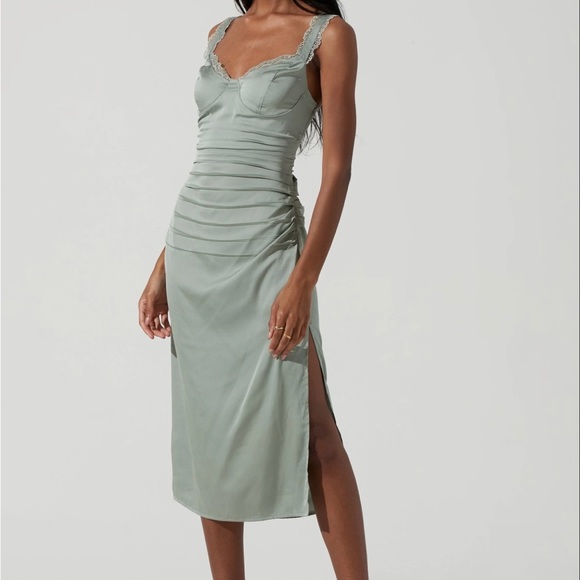 Astr | Dresses | Alva Ruched Lace Trim Midi Dress | Poshmark